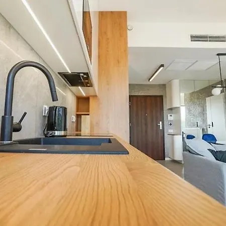 Hanza Tower Club Family Sauna & Pool & Jacuzzi Apartament *