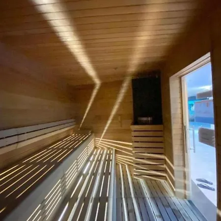 Hanza Tower Club Family Sauna & Pool & Jacuzzi Apartment